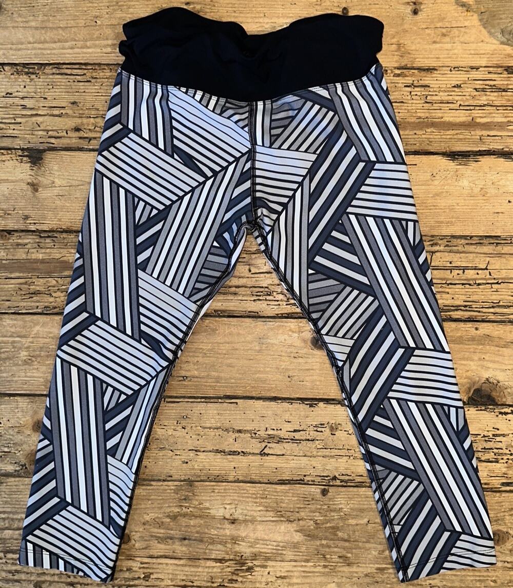Lorna Jane Women’s Black/Gray Abstract Striped Cropped Leggings Size S EUC